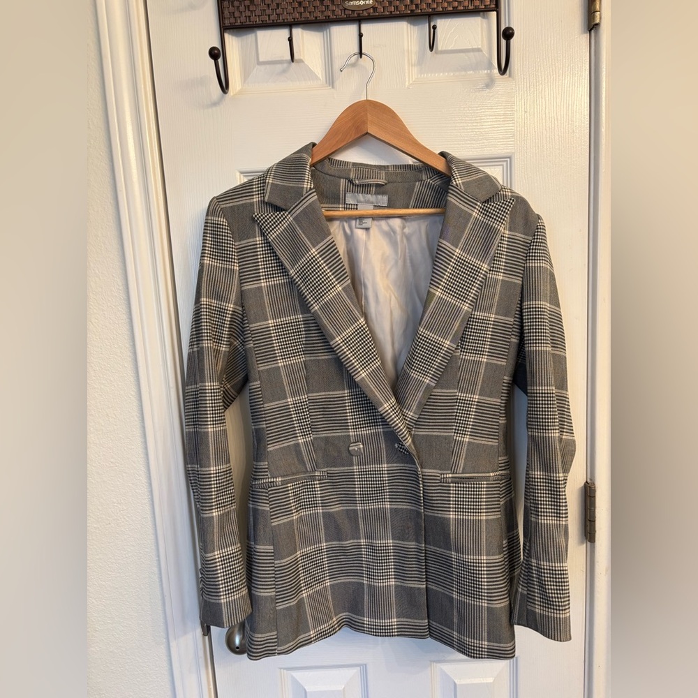 H & M Size 6 Checkered blazer